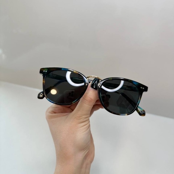 ✨ Carfia Polarized Sunglasses – Unisex – Tortoise / Blue Accents - Picture 13 of 14